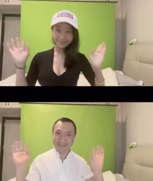 主播揮手微笑迎接觀眾，背景為綠色幕布，展.